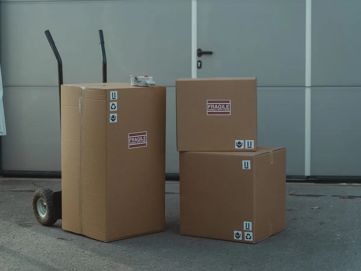 How to Avoid Customs Fees When Buying Clothes Online in Canada